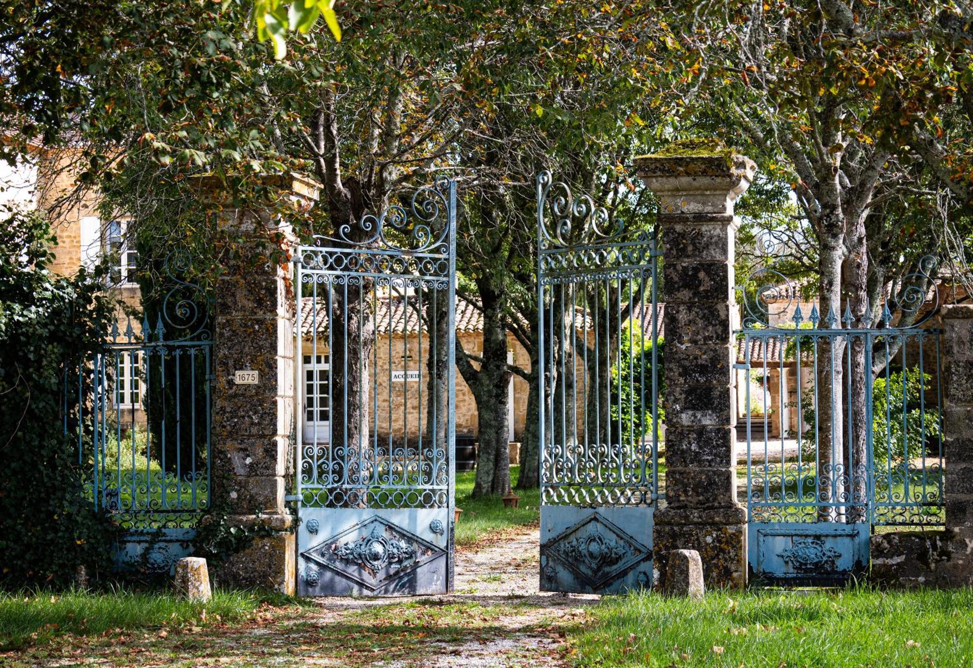 Chateau La Gineste - Castle And Vineyard Duravel Buitenkant foto
